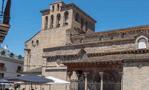 Primer día en el Pirineo Aragonés.- Visitamos Jaca.