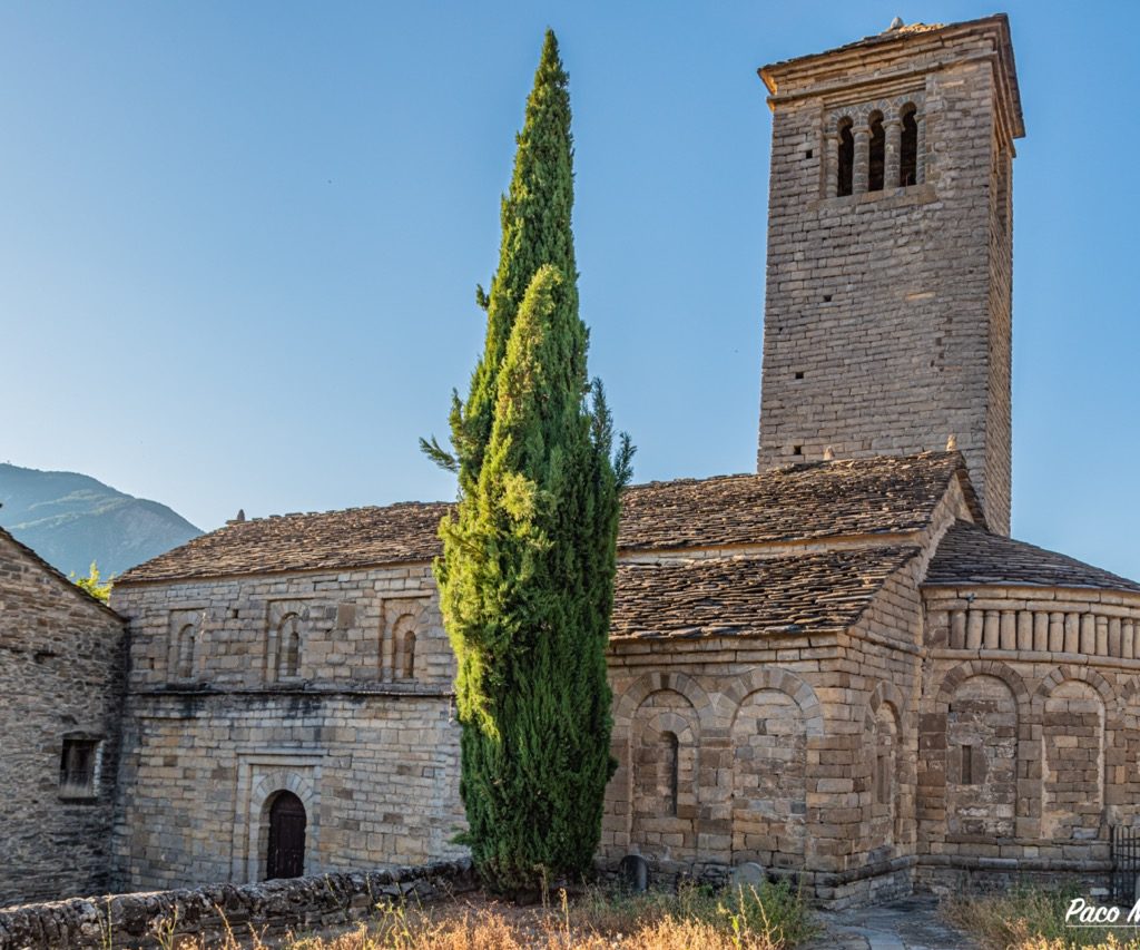 Iglesia de San Pedro de Lárrede