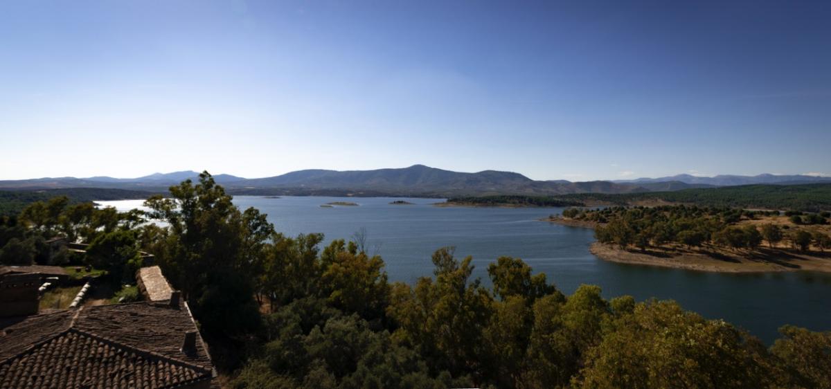 Serenity of Gabriel y Galan Reservoir