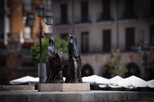 Merlu: Guardians of Holy Week in Zamora